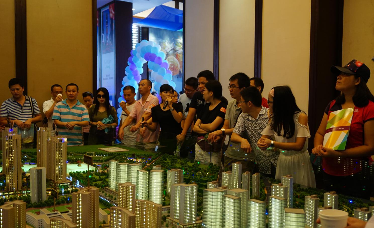 房价|拥有多套住房的家庭，是继续持有还是降价抛售？孙宏斌一席话说清