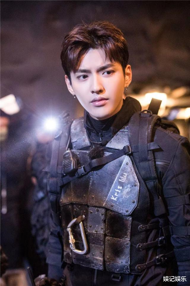 吴亦凡|吴亦凡被刑拘，同小区业主爆料：大哥遛弯看到吴亦凡被抓走了