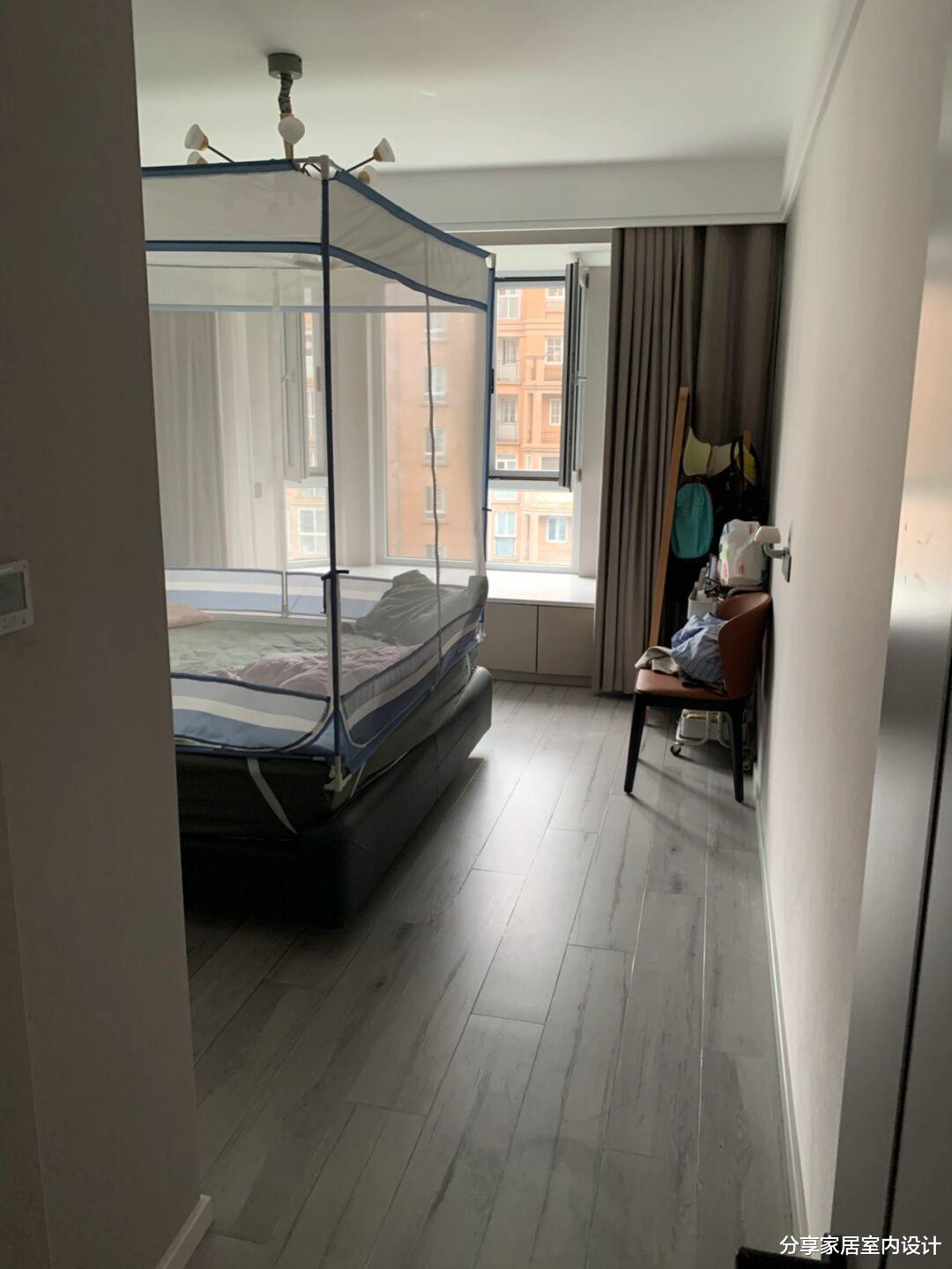 |搬新家入住一个月，整个空间灰色调很耐看，墙面贴瓷砖非常耐脏！