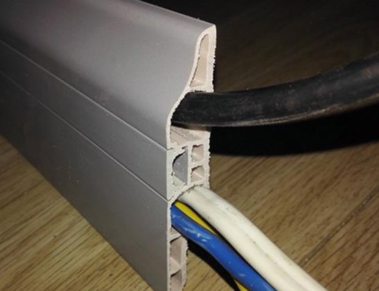 踢脚线可以作为线槽来走家里的全部电线吗?为什么?有何优缺点?