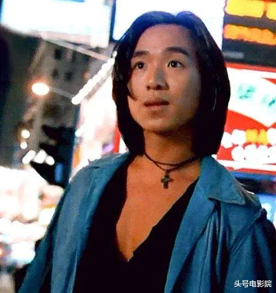 毛晓彤|3位“古惑仔”重聚，张柏芝第一个男人现身，陈小春倒茶叫他大哥