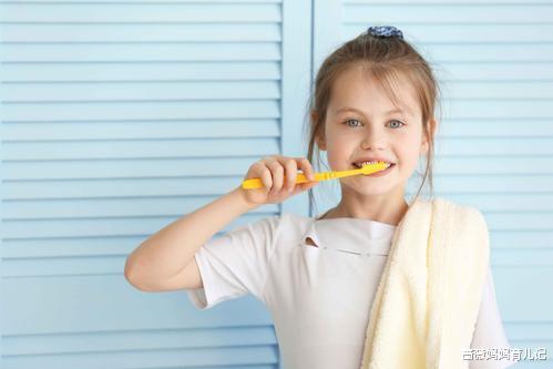 蔷薇妈妈育儿记|表扬孩子时，别再只会说“你真棒”，这样夸对娃发育有好处