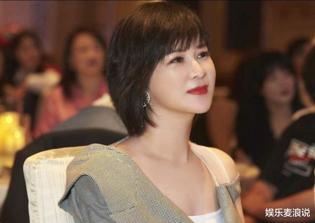 王一博|乐华娱乐股东大换血，王一博粉丝纷纷为其担心，影响事业的发展？