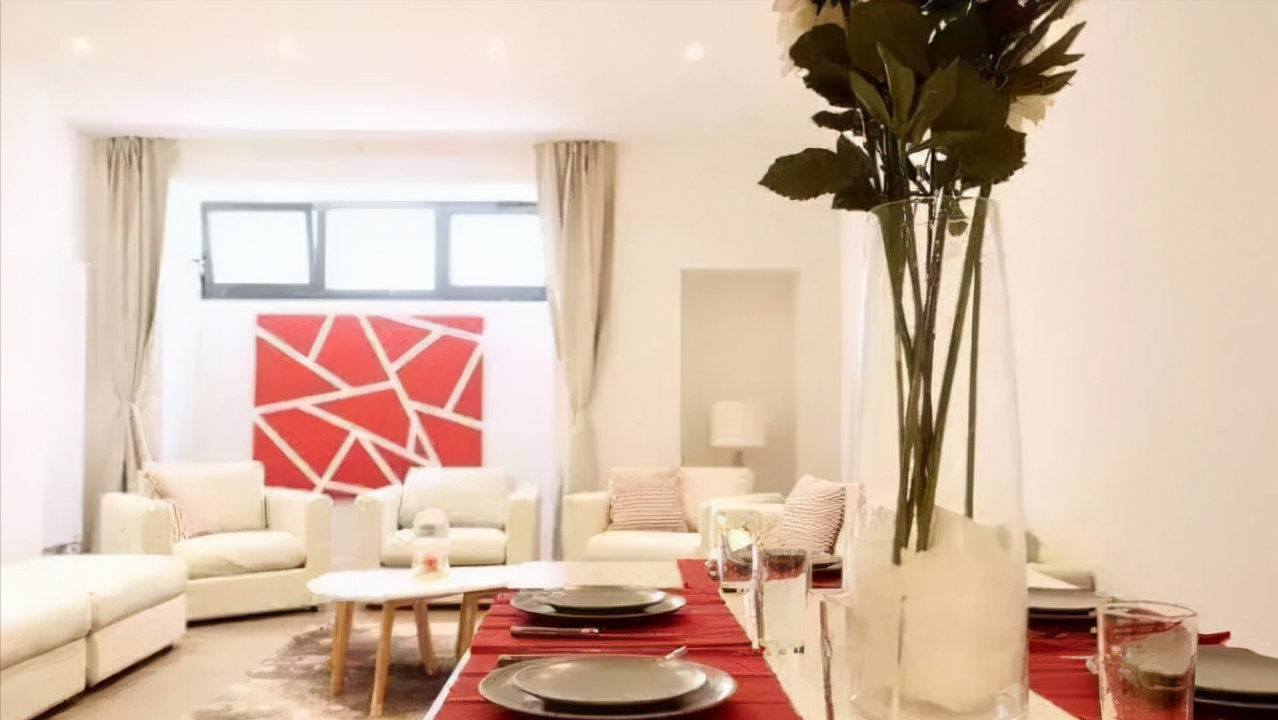 去朋友家做客,一进门就被客厅唬到了,厨房更是头一次见!