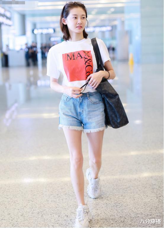 t恤|苗苗气质真清甜，白T恤搭配牛仔短裤清新俏皮，郑恺果然好眼光