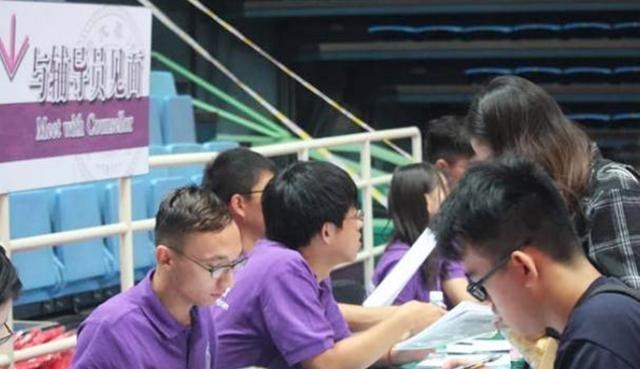 清华大学|外籍学生考清华达到小学语文水平即可，努力不敌国籍？官方回应了