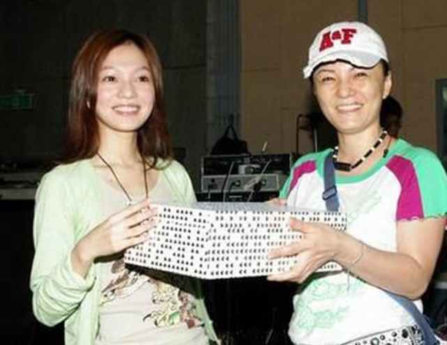 张韶涵|张韶涵谈被父母污蔑：公司所有人都要我道歉，但我问心无愧绝不道歉