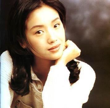 刘德华|她曾辜负华仔，53岁了苍老憔悴现身，从女神到素面朝天的家庭主妇