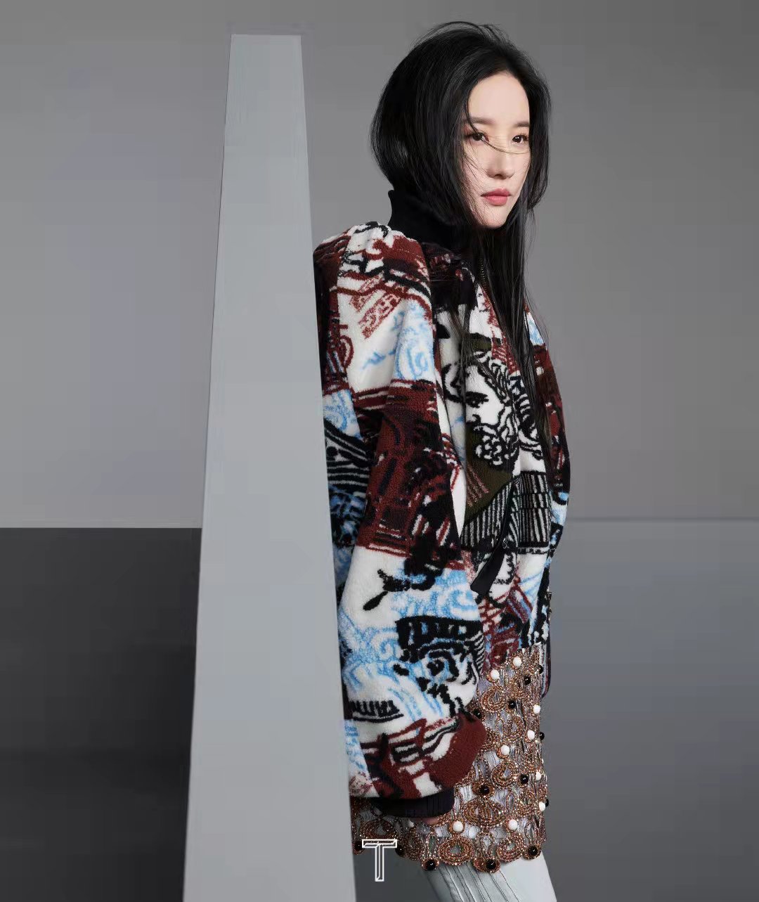 肖战|刘亦菲九月新杂志公开，造型清冷飒酷，神秘摩登女郎！