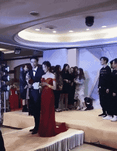 发型|一张人到中年才能明白的图片，发型对于一个中老年人来说，真得太重要了