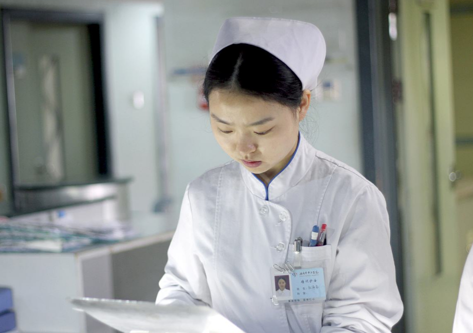 Ainee妈咪|高富帅择偶新标准,长得好看也不行,“五险一金”是首要