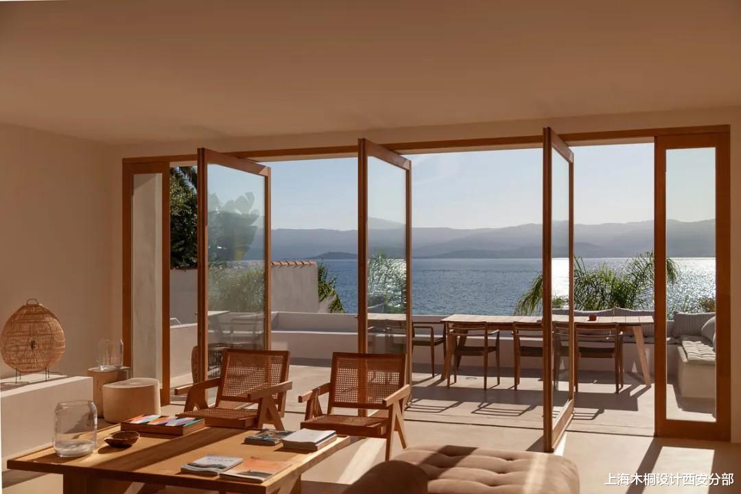 HOUSE BY THE SEA丨在海岸边的建筑里，拥抱阳光