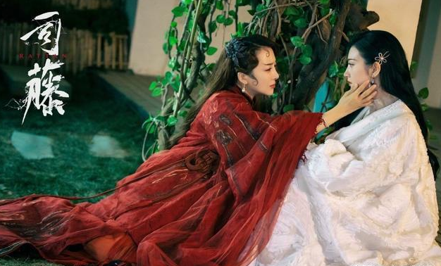 李依晓|从美艳女主到恶女配角，她用演技告诉观众，什么才是“剧抛脸”