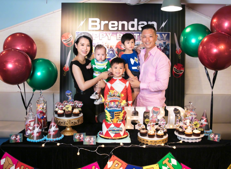 女心理师|翁虹晒聚会照！谢君豪谢天华等人现身，抱着胡杏儿小儿子爱不释手