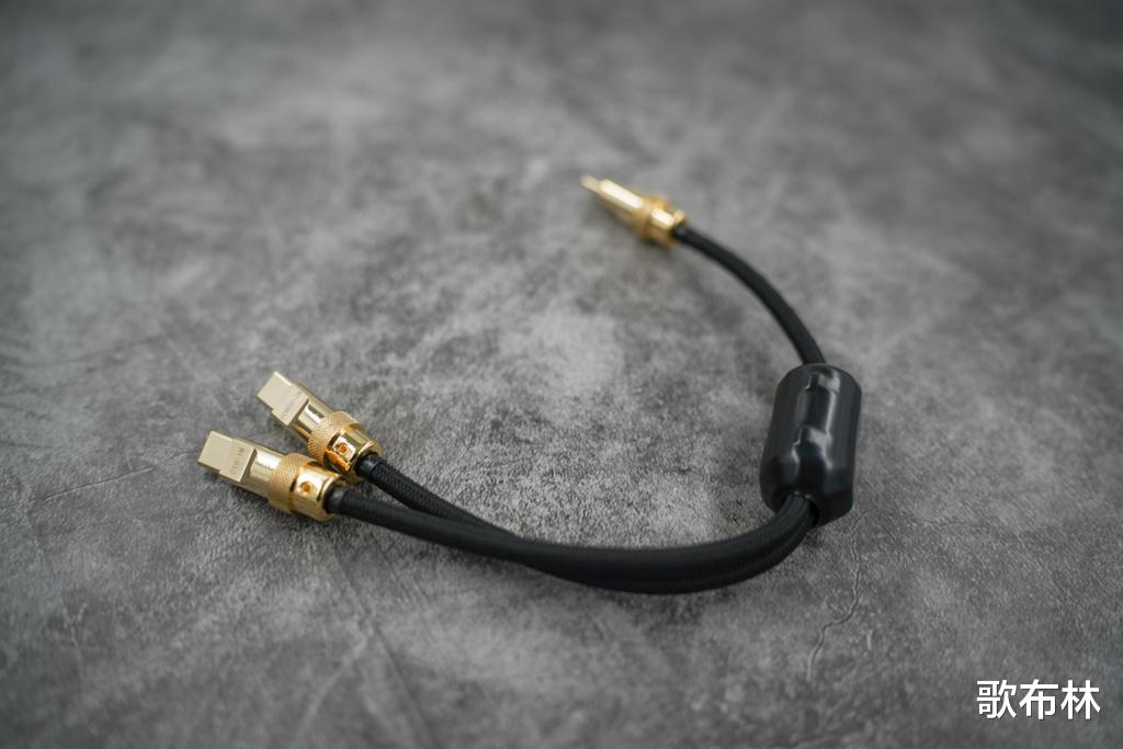 Hi-Fi|聊聊最近听过的很玄学的东西:Y型HiFi独立供电数据线
