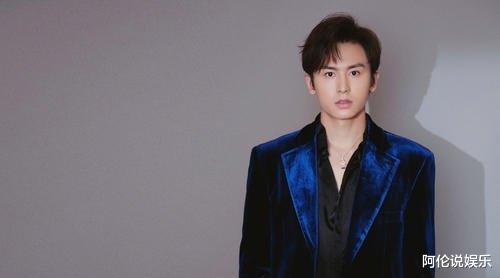 张哲瀚|出道12年的张哲瀚,短短四个月就跌下神坛,一切都是情理之中