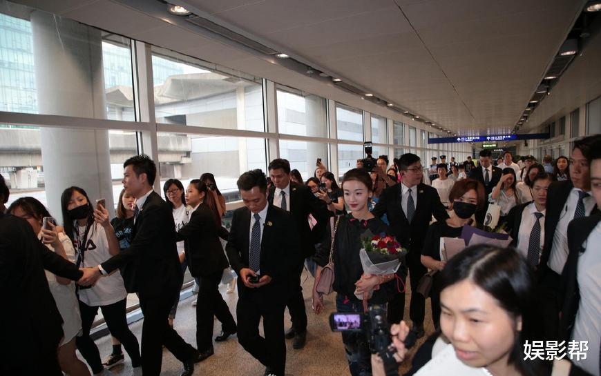 央视|她曾红极一时，出门带6个助理30个保镖，被央视点名后凉凉了