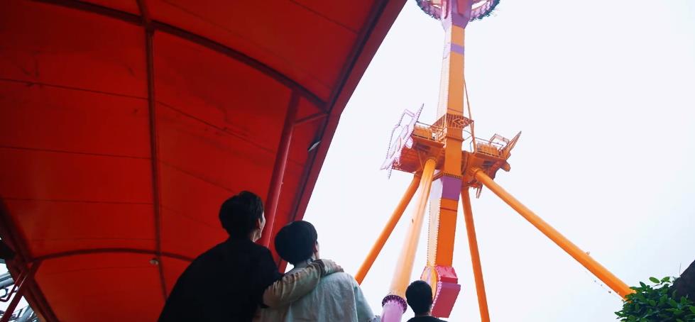 |《嗨放派》王嘉尔飚韩语脏话，脸脸反应太意外，难怪姚导看重他