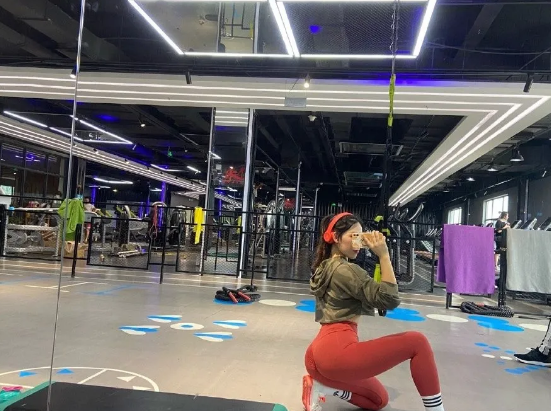 臀部|90后江南美女，练臀高手，这身材你觉得练得咋样