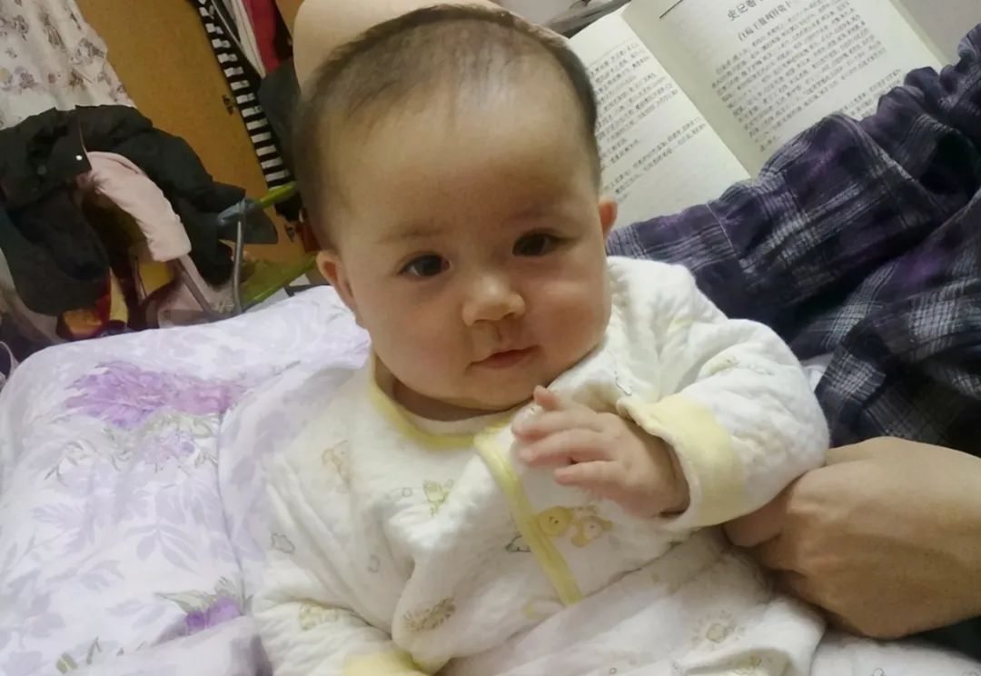 饭饭妈妈育儿|宝宝多大能听懂大人的话？到了这个月龄，你在孩子面前说话要注意