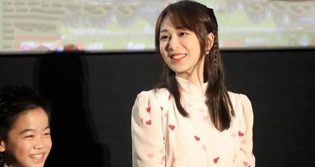 杨紫|杨紫近日活动照爆出，和前段时间有很大的差别，难道和贾玲一样