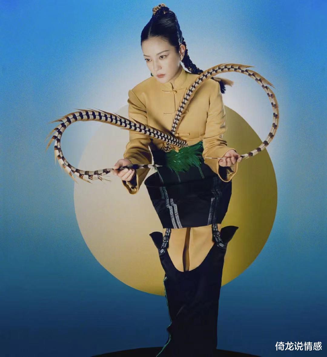 西游记|45岁赵薇登时尚杂志封面，被吐槽P图，网友：毫无时尚感，太土了