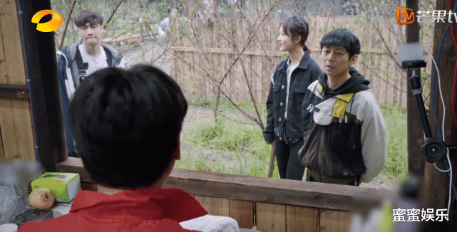 杨紫|4次甜蜜偷瞄，从寡言秒变话痨，张艺兴对杨紫的心动是真的