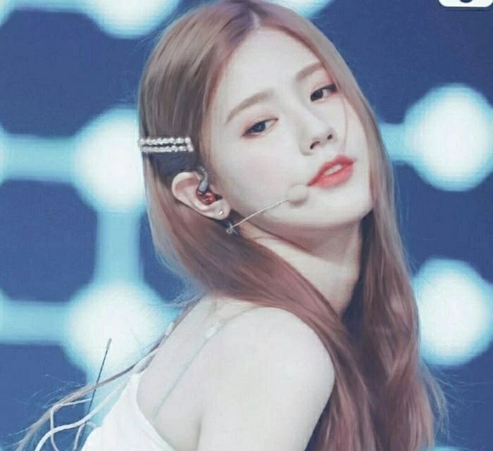 特斯拉|“五代神颜”赵美延:曾因未成年恋爱被劝退,如今是门面级的主唱