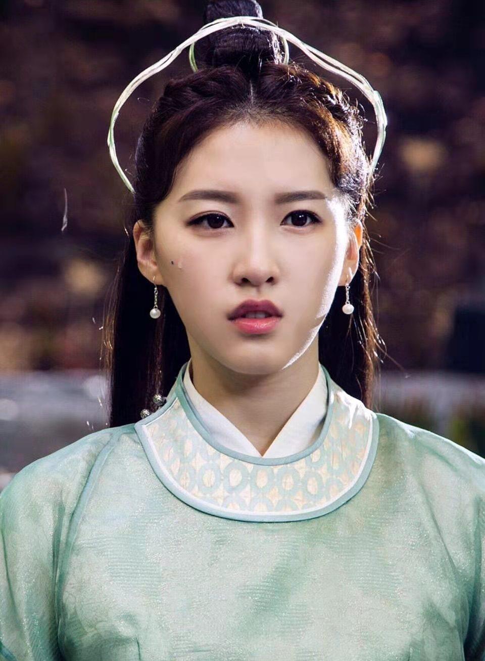 杜雨宸|离开“邝露仙子”的光环,杜雨宸连拍烂剧,她的事业早已跌落谷底