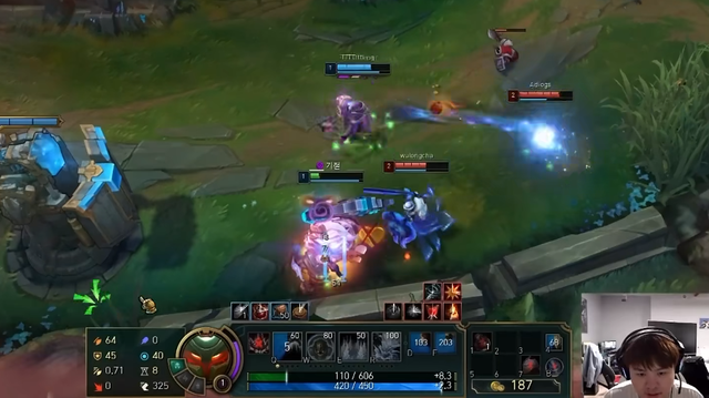 Uzi|zoom韩服排到Uzi要给他打辅助！弹幕直接沸腾：神你都演？