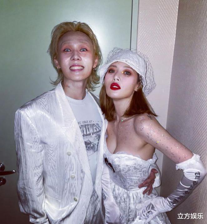 金泫雅|泫雅晒接吻照！女方伸舌头遭后者躲避，网友：能不能纹个眉毛