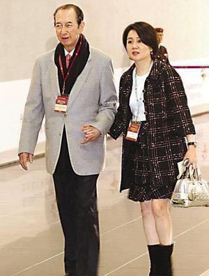 家产|嫁给差39岁千亿富豪,月子都不坐只为争家产,现争得数百亿