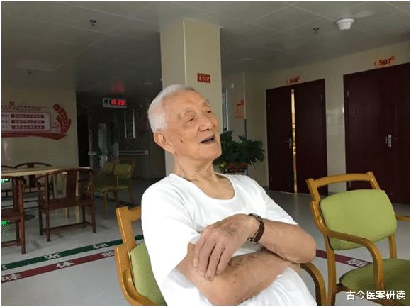 肝脏|吃一次顶10斤李子，肝科主任：肝不好要多吃，养出“金刚”肝