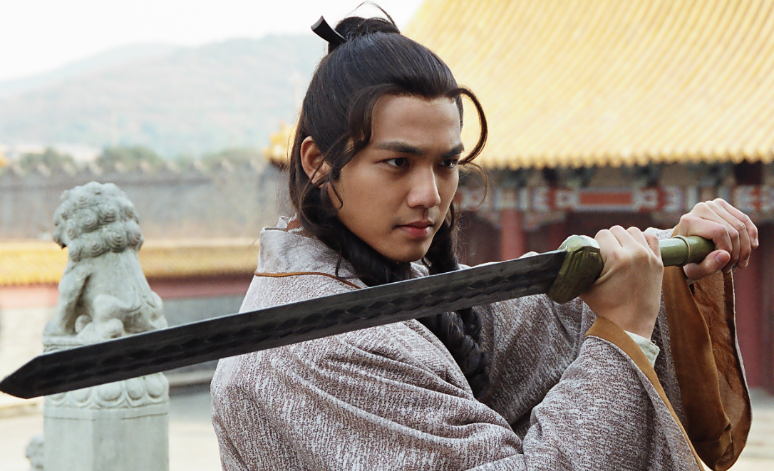 娱乐圈|油腻、驼背、龙须刘海，古装男主颜值下跌，背后究竟是什么在作祟