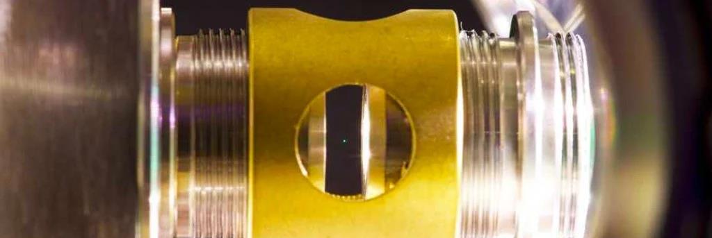 纳米 物理学家将悬浮玻璃纳米球推入量子力学领域