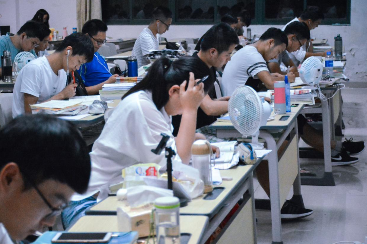 电子竞技|什么是“三方协议”？签完后会失去应届毕业生身份？很多人误会了