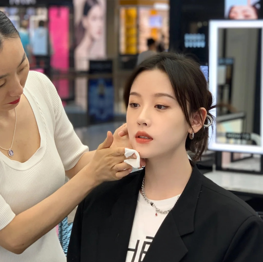 美容养颜 新手化妆的3个误区，影响颜值还显老，你“踩雷”了吗？