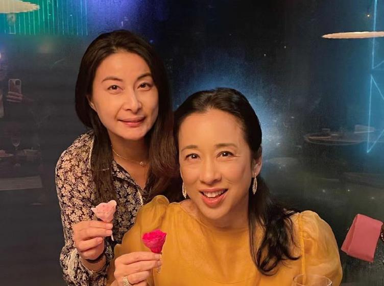 曾小夏说家居|郭晶晶为63岁婆婆过生日，霍家三少罕见聚齐！发文出错，网友提醒