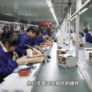 小柒育儿|wenno: 东莞电子厂最扎心一幕流出，这是成人世界最残酷的真相！