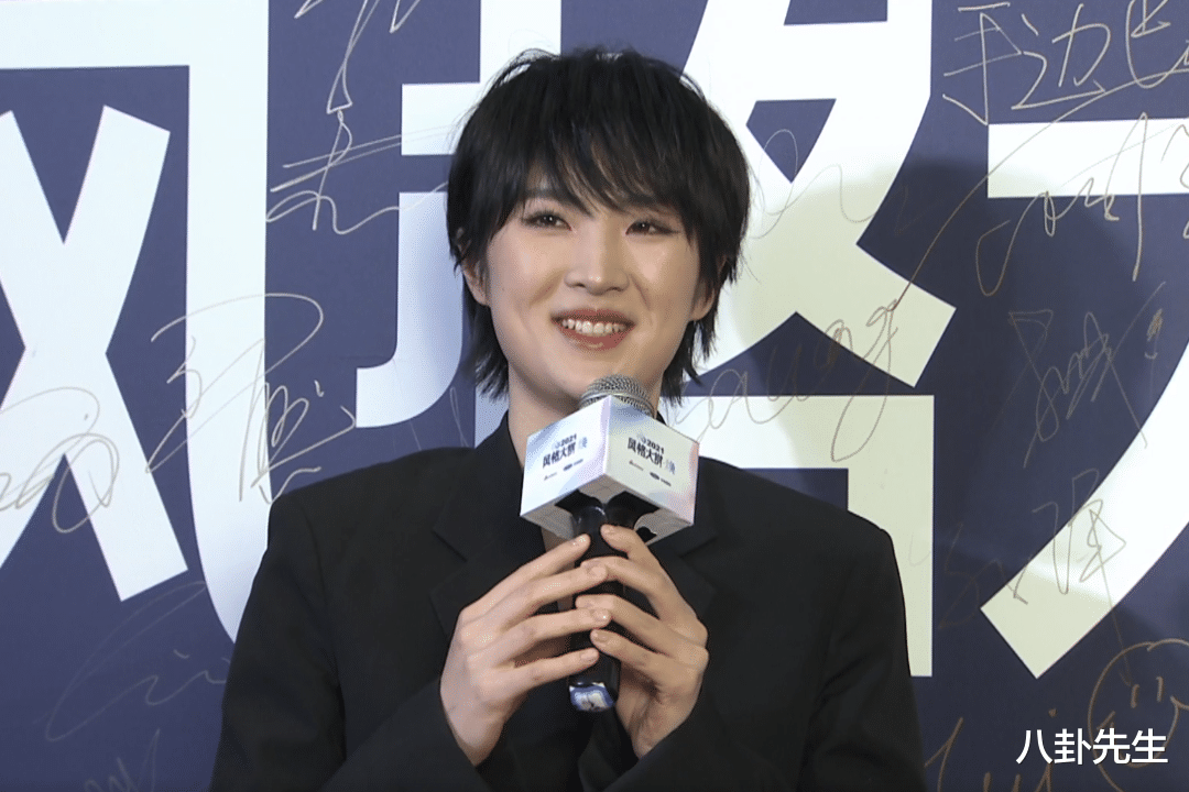 蒋勤勤|最新红毯：蒋勤勤像乡村企业家，程潇红裙诡异，男星穿厚底鞋增高