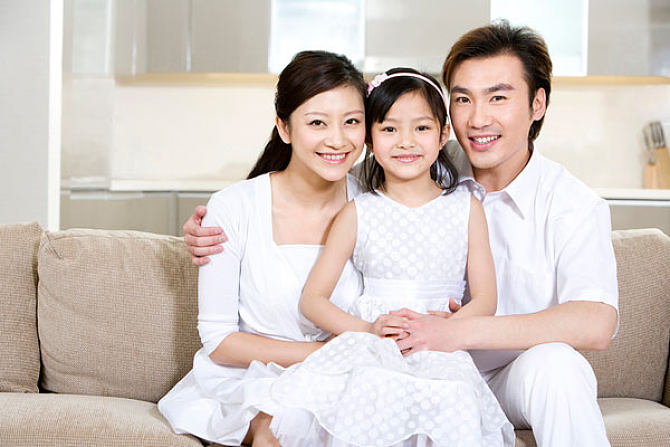 哑铃妈妈|两同事,一个生女儿一个生了儿子,30年后她俩的家庭差距很明显