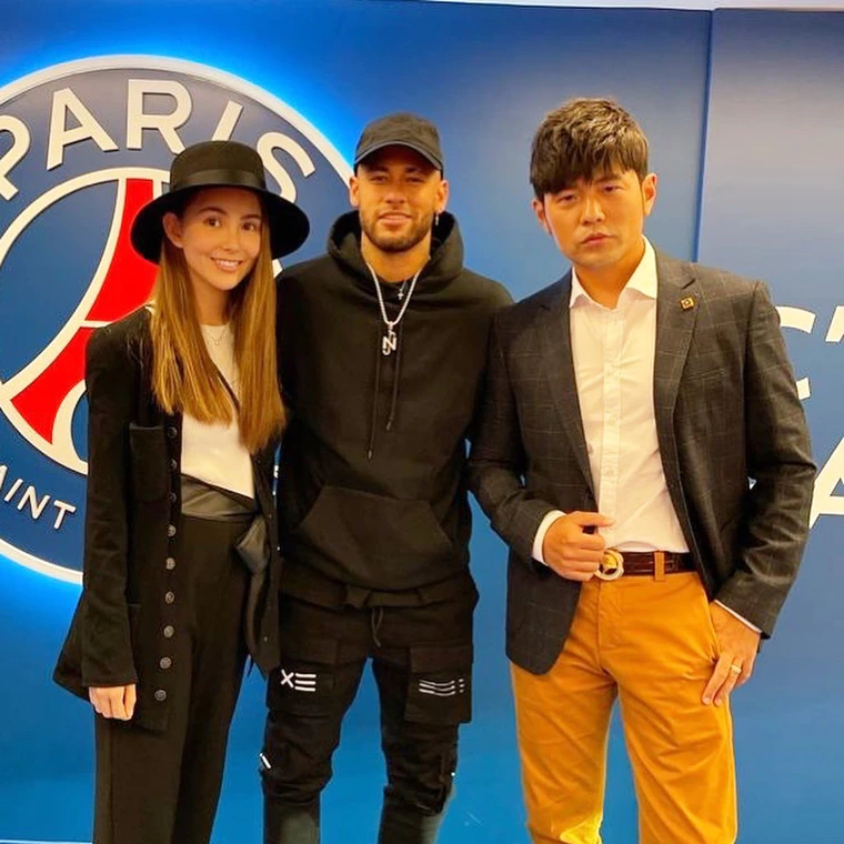 昆凌|“天王嫂”昆凌后悔没买675万钻链，透露6岁女儿小周周会偷戴珠宝