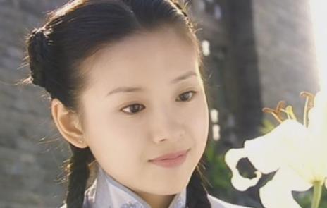 春晚|潘长江25年前的春晚，谁注意到他身边跳舞的丫头，如今红得一塌糊涂