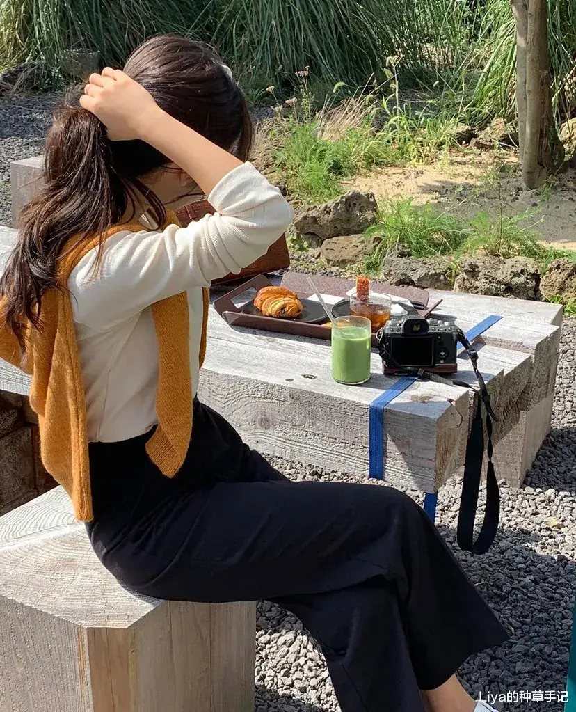 Liya的种草手记 今秋毛衣“不好好穿”火了，气质又好看