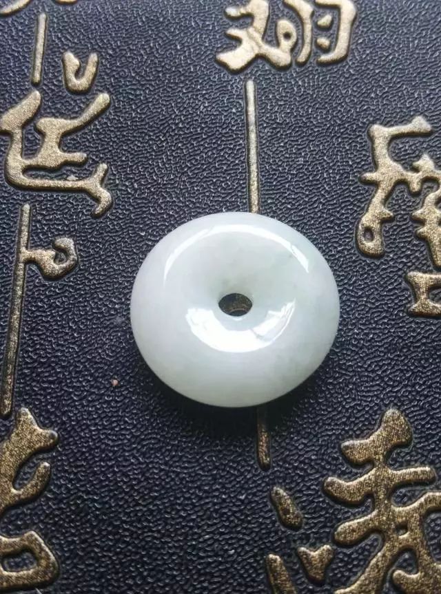 翡翠|翡翠为什么会有光泽？想买翡翠的你一定要知道！