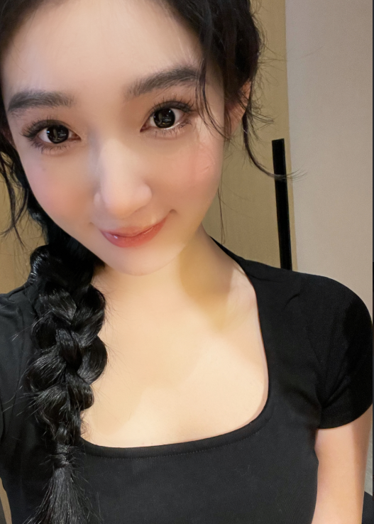 都美竹|都美竹再次变脸?被闺蜜吐槽模仿小怡同学,旧照对比太明显