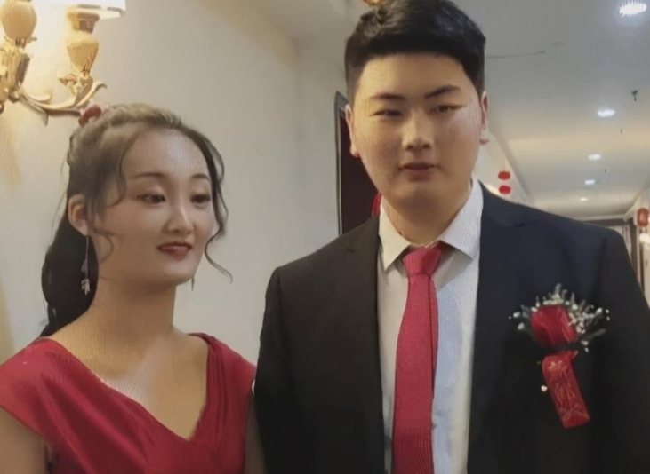 陈亚男|陈亚男放飞自我？疑不顾朱单伟感受，跟新搭档直播跳“开火车”