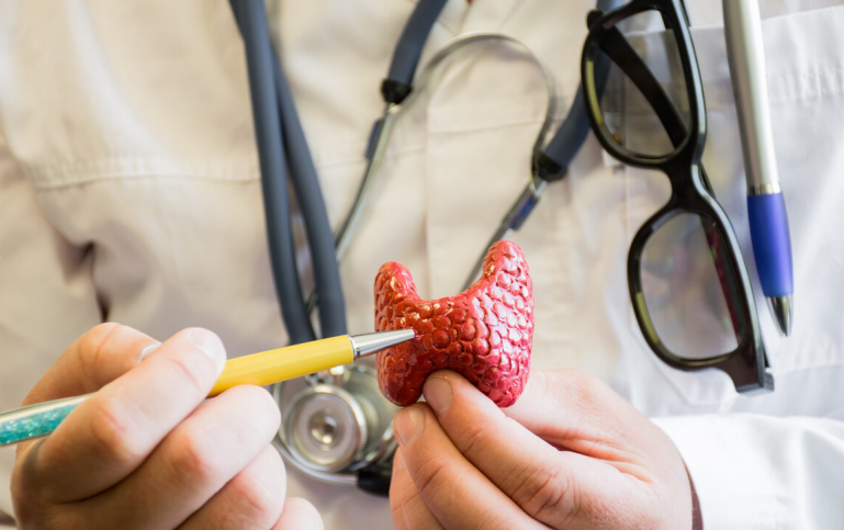 医生|35岁男子咽喉疼痛，化疗5次离世，医生咆哮：冰箱2物赶紧扔掉