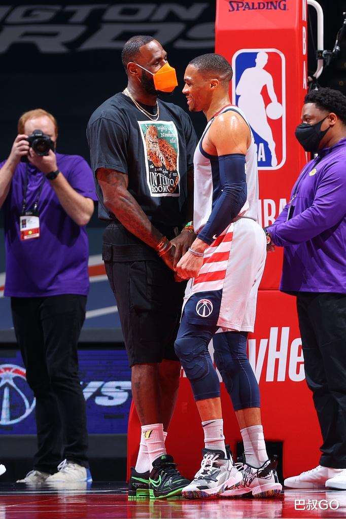 威斯布魯克|轟28+21+13！我兄弟是野獸，老詹賽后猛贊威少，火箭你少賺2首輪