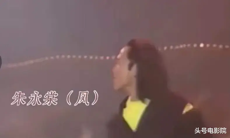 毛晓彤|3位“古惑仔”重聚，张柏芝第一个男人现身，陈小春倒茶叫他大哥